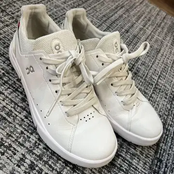 On THE ROGER Advantage White 24.5 정도