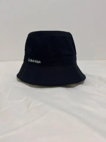 Calvin Klein 네이비 버킷햇