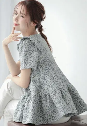 Fitmore 플라워 자카드 티어드 탑