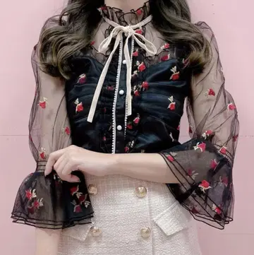 Manon Mimie 로즈 엔브로이드 브라우스