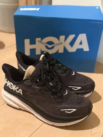 HOKA 러닝화 블랙