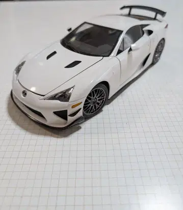 렉서스 LFA 1/18 미니카 화이트
