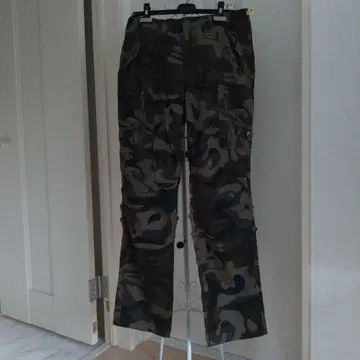카모 패턴 지퍼 포켓 팬츠