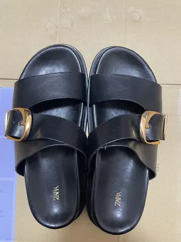 자라 블랙 버클 샌들
