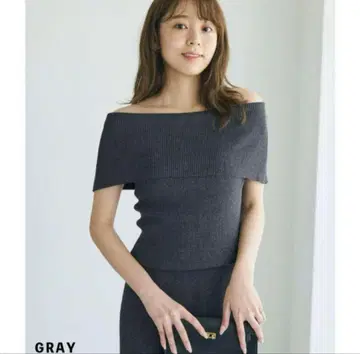 새상품급 베이스먼트 오프숄더 니트 그레이