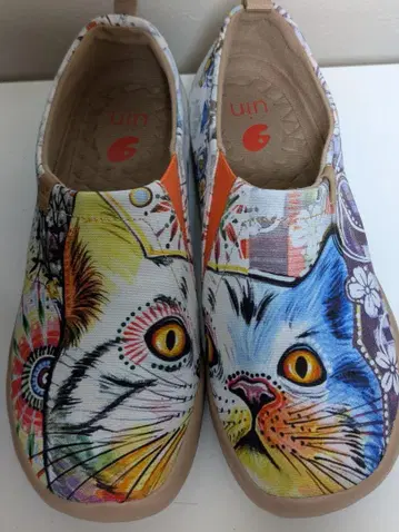 uin ART TRAVEL SHOES cheer up