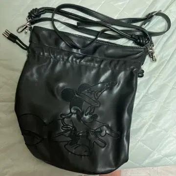 미키 자수 블랙 숄더백  판타지아
