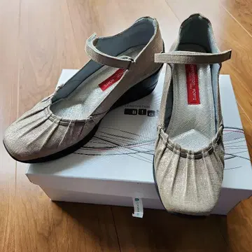 새상품 COMPOSITION SPORTS 워킹 펌프스 23.5cm