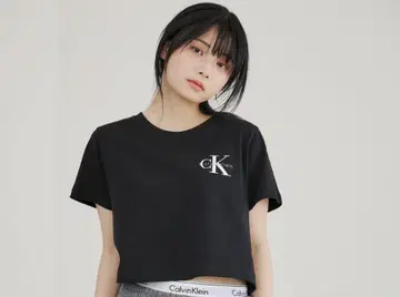 Calvin Klein 크롭 T셔츠 블랙