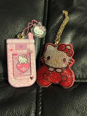 헬로키티 슬라이드 피처폰 키링 & 반짝이는 키티 참