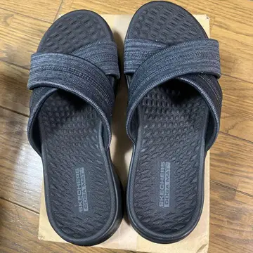 SKECHERS 다크 그레이 슬라이드 샌들
