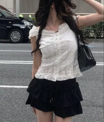 레이스 프릴 슬리브리스 오프숄더 블라우스 한국