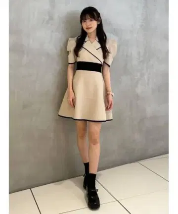 rienda 테일러드 칼라 미니 플레어 하프 니트 원피스 M 사이즈