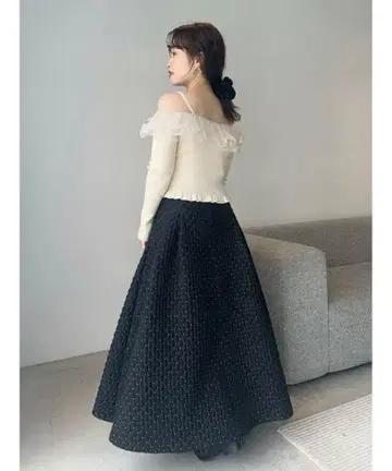 fray i.d 마틀라세 라메 자카드 턱 플레어 스커트 블랙
