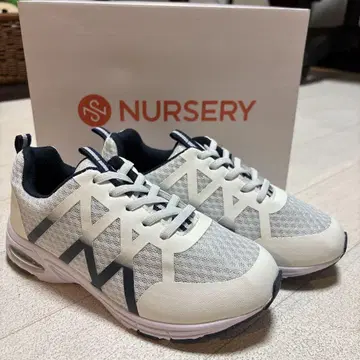 NURSERY 실내용 스니커즈 화이트/네이비 22.5cm
