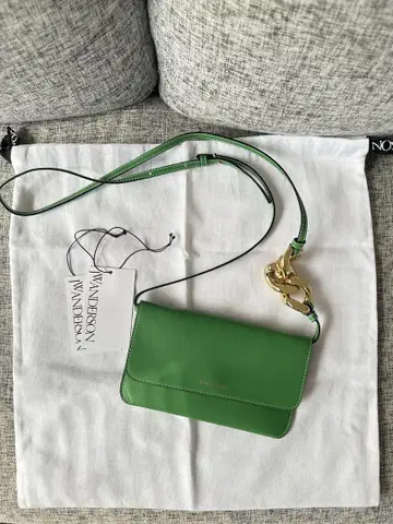 새상품급 jw anderson 미니 숄더백 그린 스마트폰 숄더