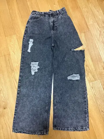 데미지 가공 다크 그레이 스트레이트 데님