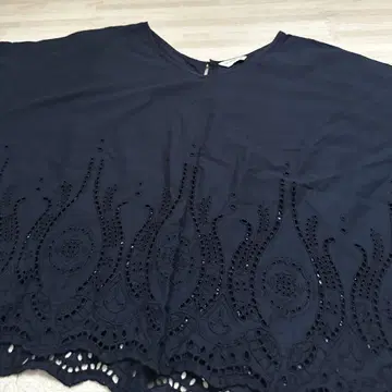새상품급 UNITED ARROWS 컷워크 레이스 블라우스 네이비 자수