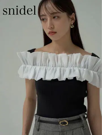 snidel 스나이델 디자인 프릴 니트 탑 블랙