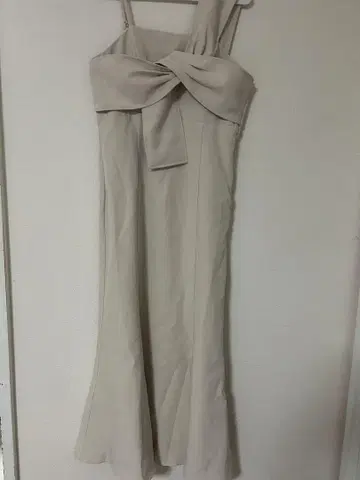 아이보리 머메이드 플레어 원피스