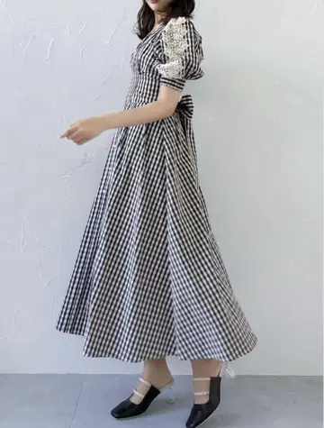 dazzlin 레이스 도킹 슬리브 원피스