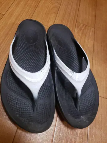 Oofos 스포츠 샌들 화이트/블랙