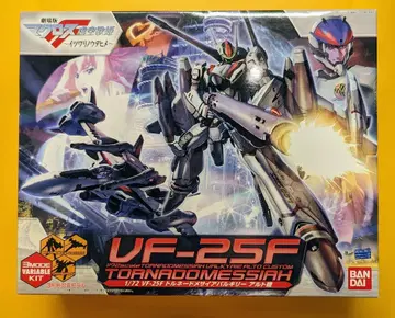 반다이 1/72 스케일 VF-25F 토네이도 메시아 발키리 알토 기체