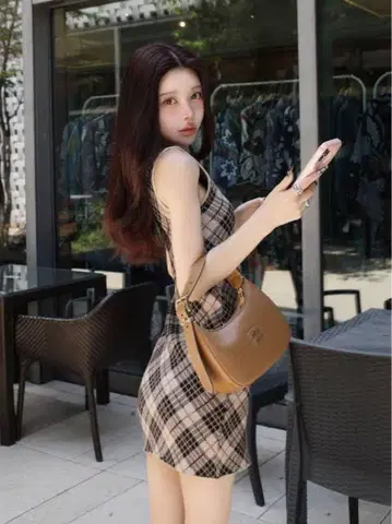 체크 자카드 슬리브리스 니트 미니 원피스 Darich 베이지
