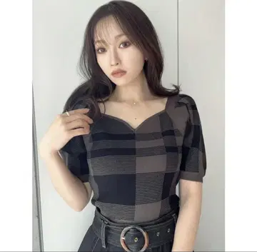RESEXXY 체크 무늬 퍼프 슬리브 니트 하트 넥 래글런 탑