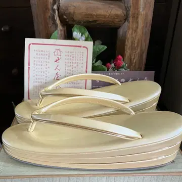 긴자 젠야 연한 노랑에 금 고급스러운 포멀 조리 3단