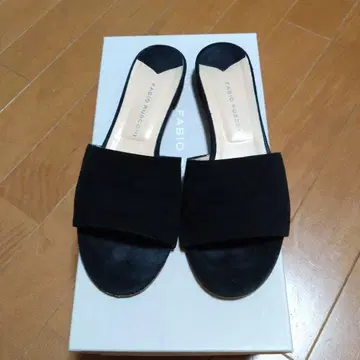 파비올루스콘이 샌들