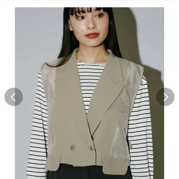 백 프릴 밑단 숏 테일러드 베스트