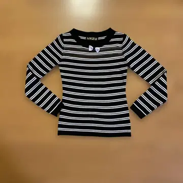 ANZU 리본 포함 이소재 믹스 스트라이프 탑