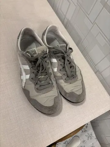 오니츠카타이거 세라노 그레이 27.5cm