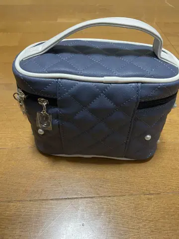 미피 네이비 퀼팅 파우치 펄 장식