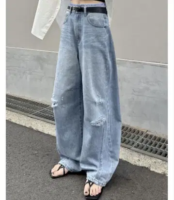 밑단 프린지 배럴 레그 데님 팬츠