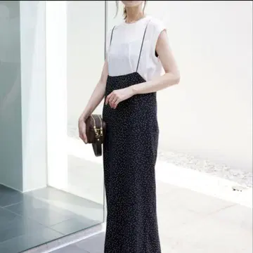 미품 슬로브 이예나 아이라인 캐미 원피스 x 슬리브리스 TEE