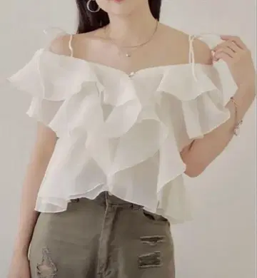 chico 어깨 리본 멀티 웨이 프릴 티어드 프론트 오픈 블라우스