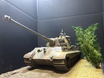 SS 제503 중전차 대대 1/35 킹 타이거 탱크 완제품