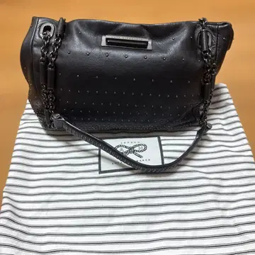 안야 힌드마치 스터드 장식 블랙 가죽 핸드백