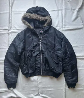블랙 MA-1 플라이트 재킷 N2B