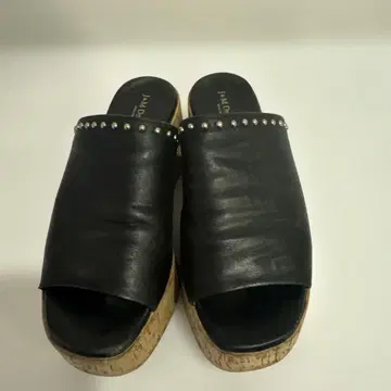 J&M Davidson 블랙 가죽 웨지 샌들