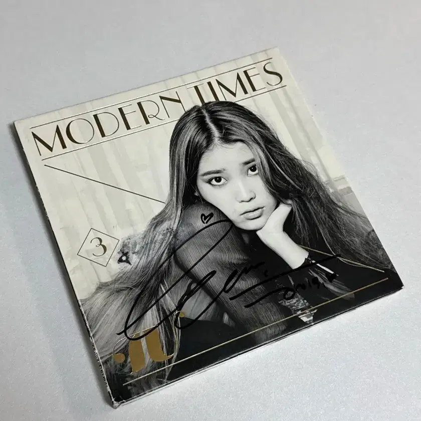 IU | 아이유 Iu Modern Times Signed Album on Bunjang Global Site.