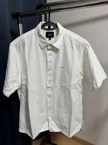 HUF 화이트 반팔 셔츠 S