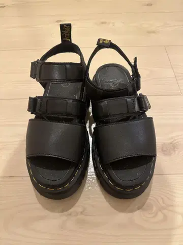 Dr. Martens 블랙 스포츠 샌들