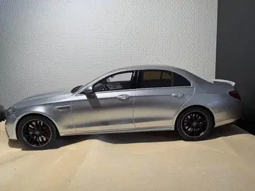 메르세데스-벤츠 AMG E63 세단 미니카 1/18