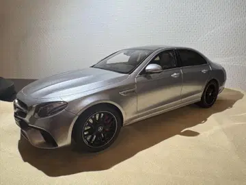 메르세데스-벤츠 AMG E63 세단 미니카 1/18
