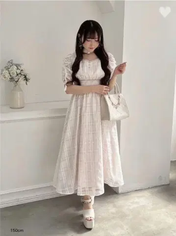 evelyn 초커가 달린 롱 OP