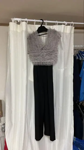 form forma 프릴이 달린 드레스
