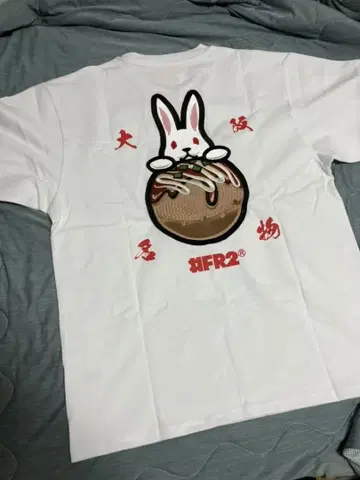 FR2 오사카 한정판 토끼와 타코야키 자수 티셔츠